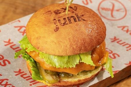 Бургер с овощным хэшбрауном и сыром на выбор