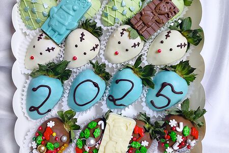Набор клубники в шоколаде Новый год 2025