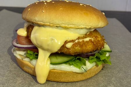 Бургер с куриным шницелем