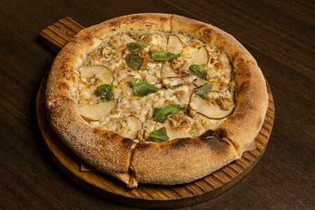 Пицца Груша-горгонзола