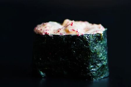 Гункан с гребешком