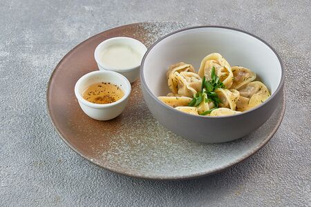 Домашние пельмени в бульоне