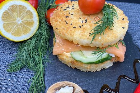 Бургер с лососем