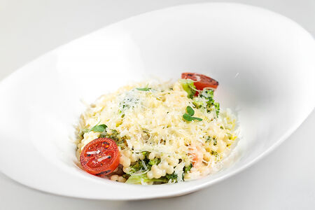 Паста птитим с лососем и брокколи