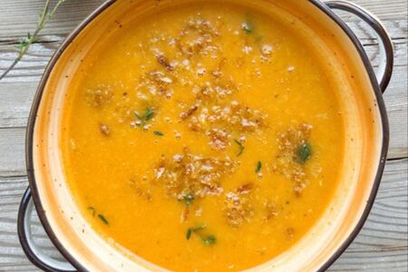 Суп из чечевицы с луком фри