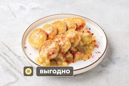 Большая порция сырников с грушей