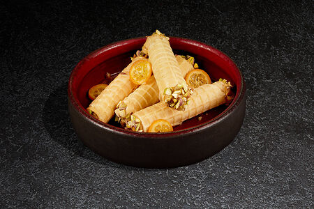 Вафельные трубочки с кремом из вареной сгущенки