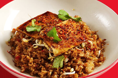 Жареный рис с тофу и овощами