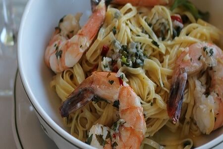 Паста с креветками в белом вине