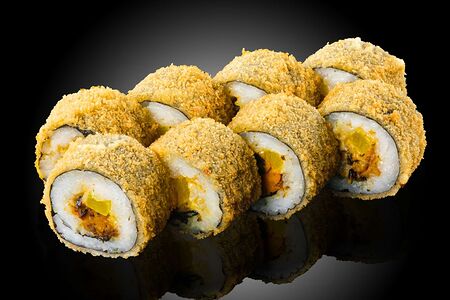 Горячий ролл с мидиями