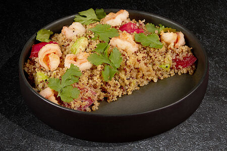 Калифорнийский с киноа, авокадо и креветками