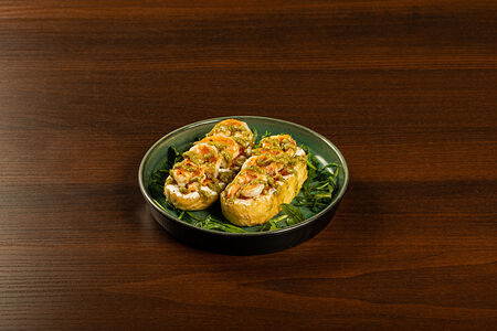 Брускетты с креветкой и вялеными томатами