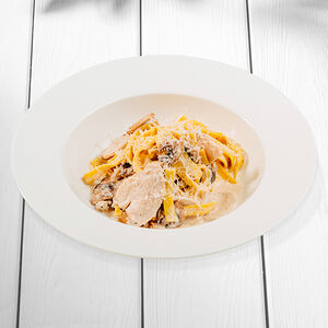 Фетучини с курицей и грибами