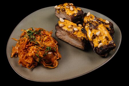 Ребра в соусе тейсти с кедровым орехом