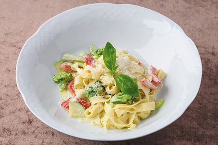 Паста овощная в соусе сливочный Песто