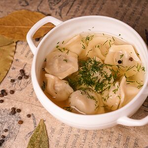 Пельмени в бульоне