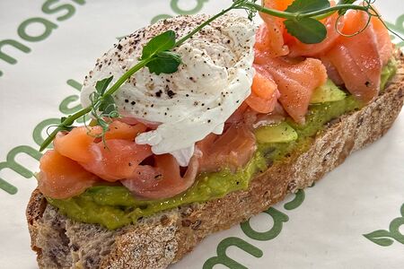 Брускетта с лососем