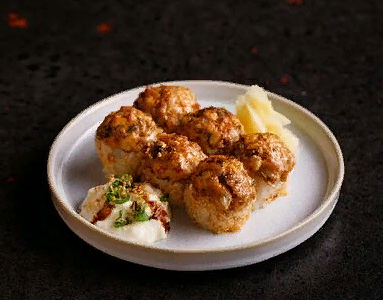 Ролл запеченный угорь/страчателла