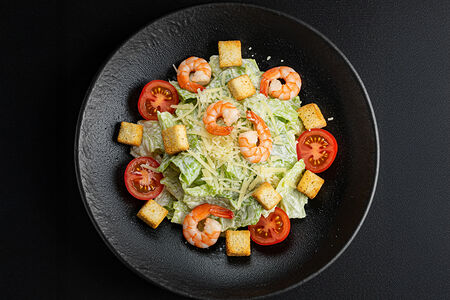 Салат Цезарь с креветками 