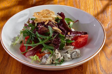 Салат с куриной печенью