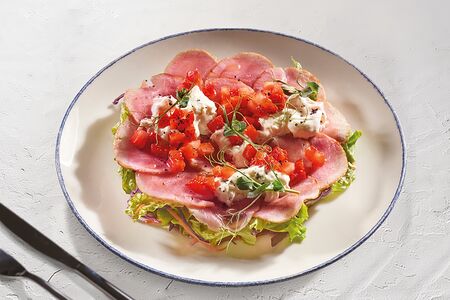 Карпаччо ди тонно констрачателла э фраголе