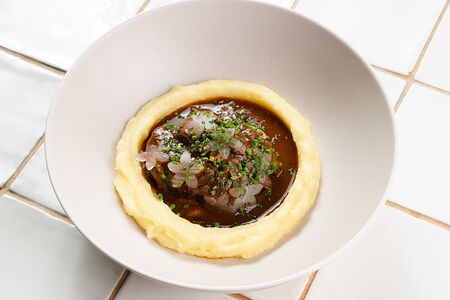 Говяжья щека, картофельное пюре