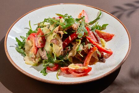 Салат с пастрами