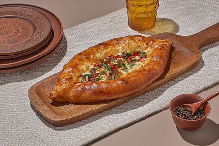 Хачапури лодочка с говядиной и томатом