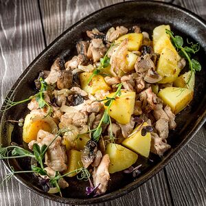 Горячая сковородка с курицей