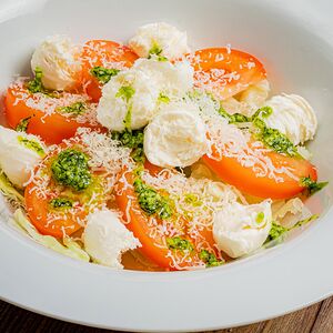 Салат Моцарелла с томатом