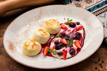 Сырники с ягодами