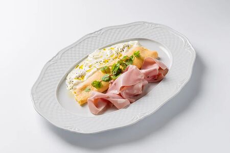 Французский омлет со страчателлой и мортаделла