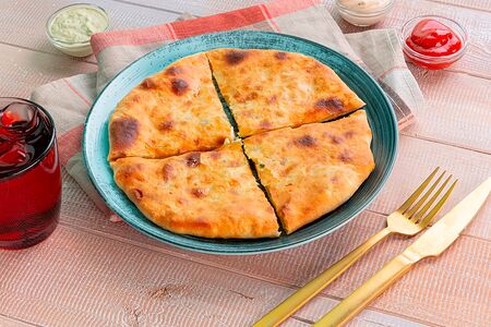 Хачапури с яйцом и зеленым луком