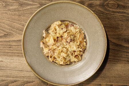 Паста с курицей и беконом