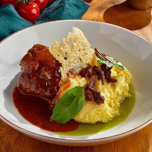 Говяжьи щечки с картофельным пюре