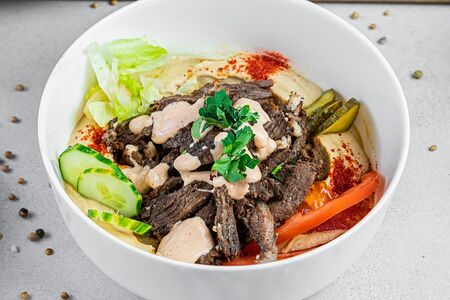 Хумус с говядиной