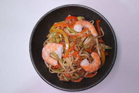 Удон с креветками 