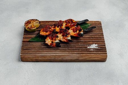 Креветки ахи амарилло лайм шичими