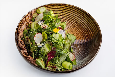 Салат с ростбифом