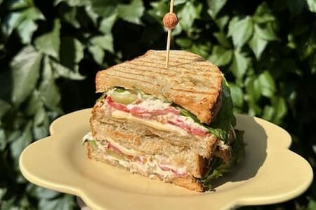 Сэндвич с тунцом