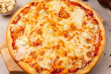 Пицца четыре сыра 