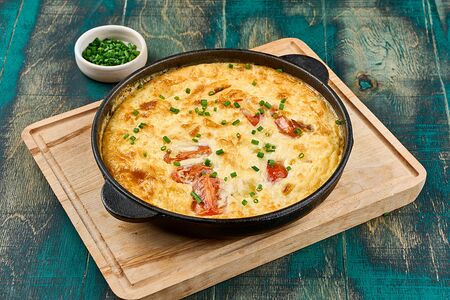 Омлет из печи с моцареллой и томатами