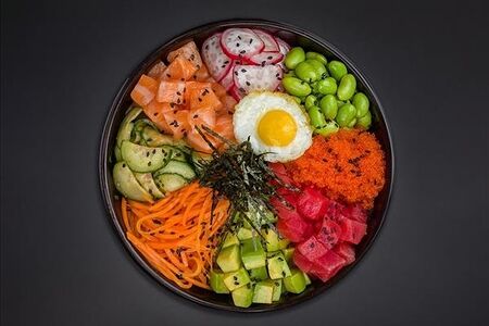 Поке с лососем и тунцом еллоуфин