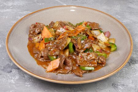 Говядина с овощами и зирой