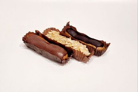 Эклер с ванильным кремом