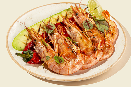 Лангустины с овощами гриль