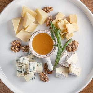 Ассорти европейских сыров