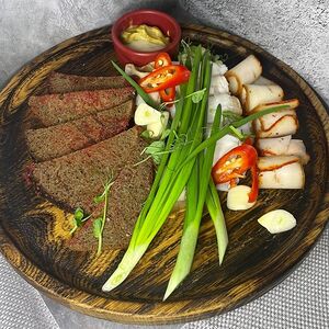 Сало с гренками и чесноком