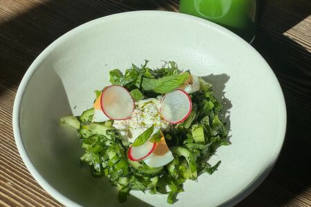 Холодный суп из щавеля со страчателлой