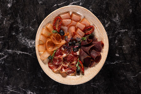 Сыровяленные деликатесы